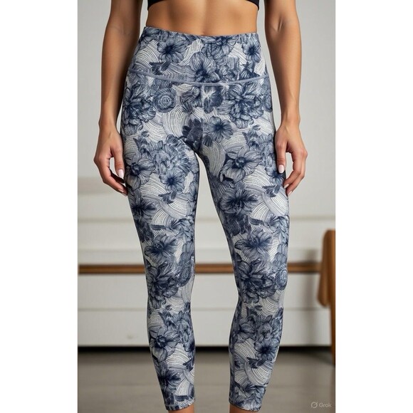 Fabletics Pants - FABLETICS Leggings Women’s L Blue White Floral Shell Beach Define PowerHold